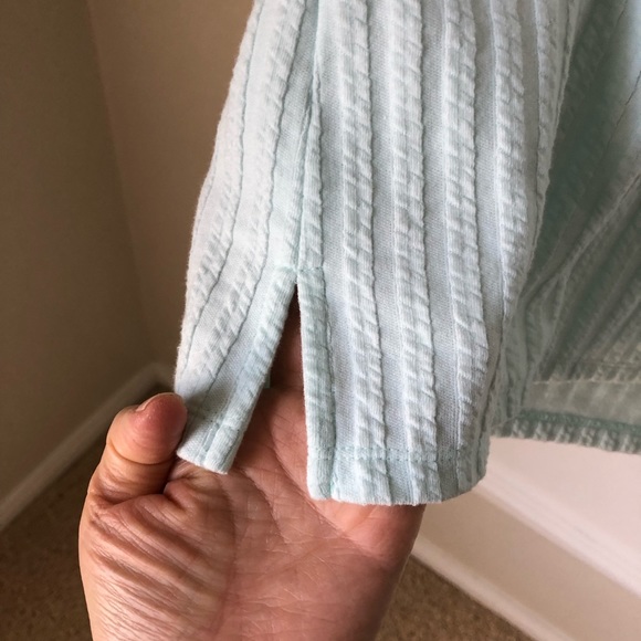 3/$10 D&D Lifestyle Seafoam Green Blue Textured Stripe Top Petite Medium M - Picture 5 of 9